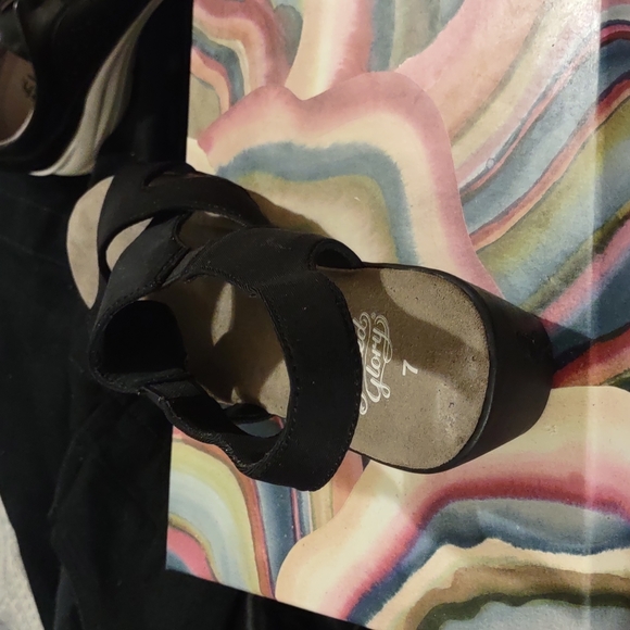 FADED GLORY WORN 1 TIMES, LOOKS LIKE NEW, OPEN TOE WELL PADDED SIZE 7 - Picture 3 of 5